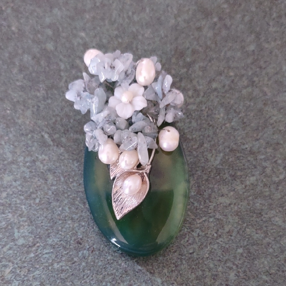 Green Glass Stone Pendant Brooch with Faux Pearls